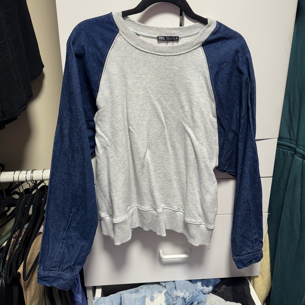 Zara Heather Gray and Navy Sweatshirt